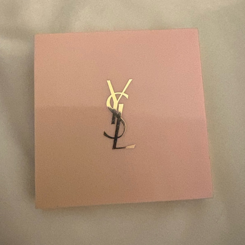 NWOT YSL Pink Compact highlighter with brush